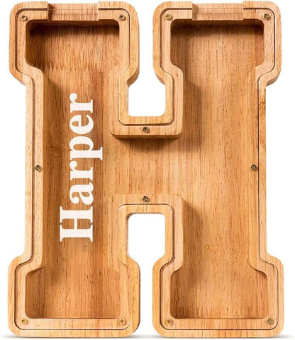 Handgefertigte Holz-Spardose in Buchstabenform (personalisierbar)